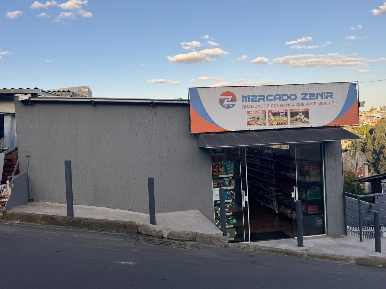 Fachada do Mercado Zenir em operação depois da obra executada pela GR Freitas